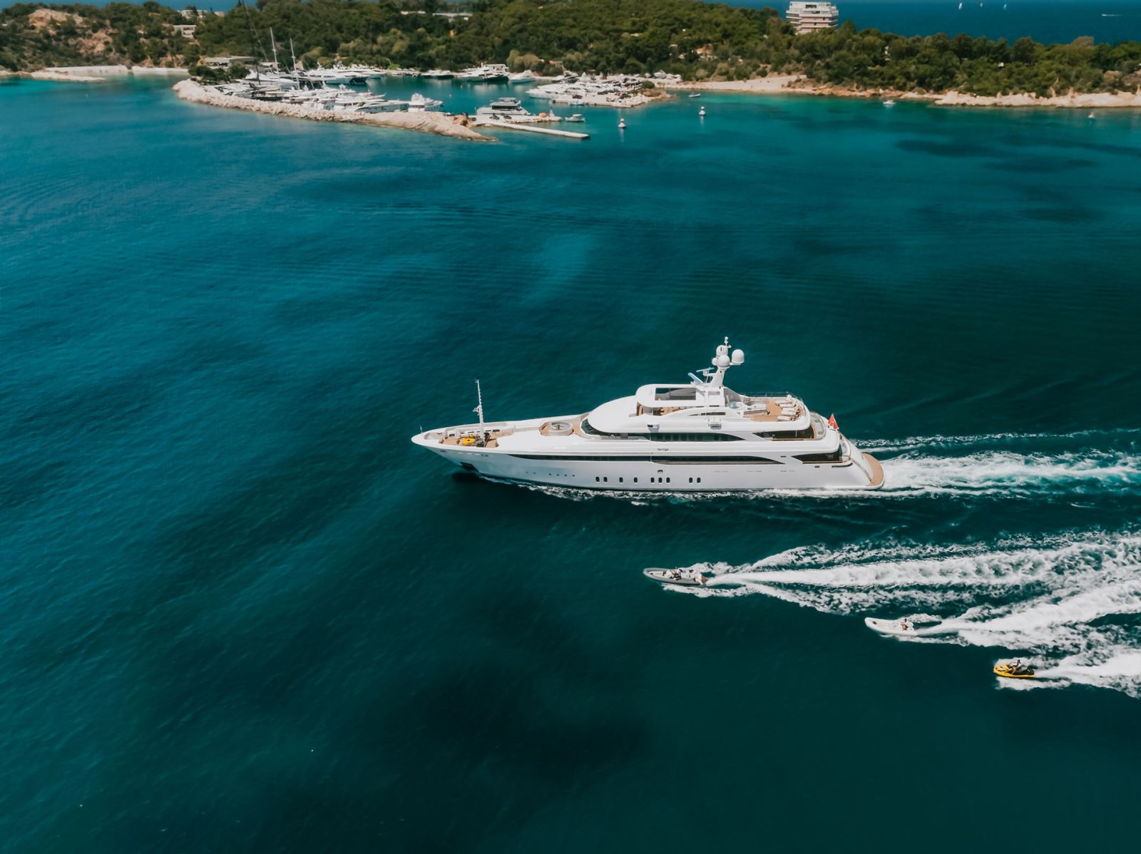 Luxury yacht charter greece